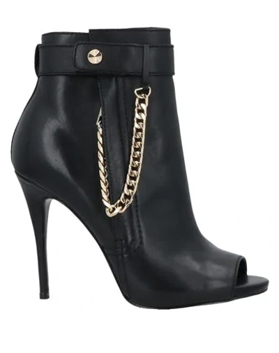 Guess Ankle Boots In Black