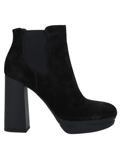 Hogan Ankle Boots In Black