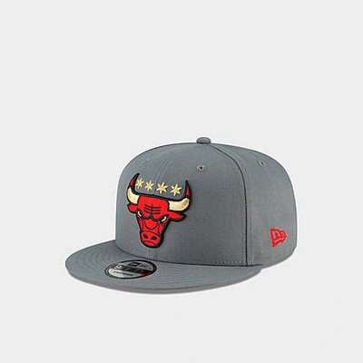 New Era Chicago Bulls Nba Logo 9fifty Snapback Hat In Charcoal Grey/red