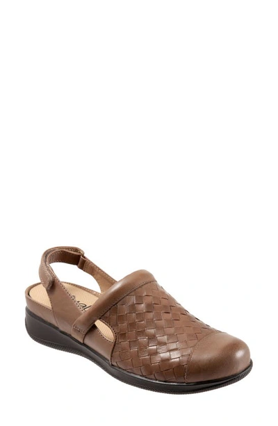 Softwalkr Salina Woven Clog In Stone Burnished