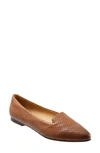 Trotters Harlowe Pointed Toe Loafer In Camel