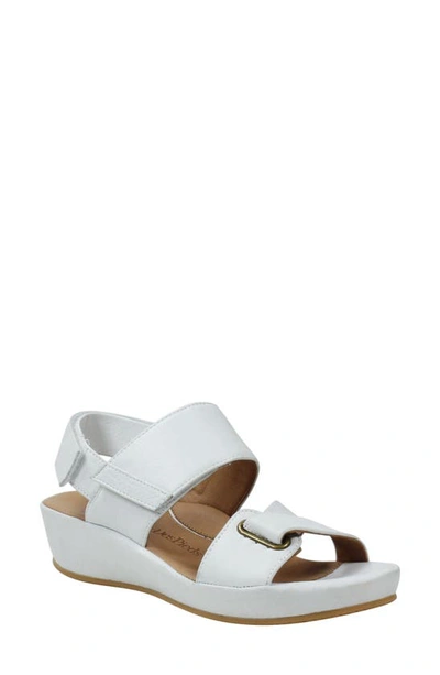 L'amour Des Pieds Calantha Wedge Sandal In White Leather