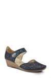 Spring Step Nougat Pump In Navy Leather