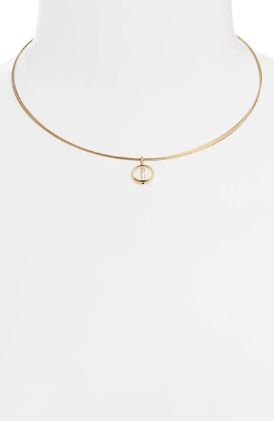 Knotty Pendant Choker Necklace In Gold