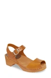 Mia 'anja' Clog Sandal In Mustard Leather