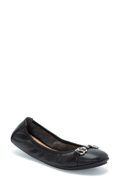 Me Too Olympia Skimmer Flat In Black Leather/ Black