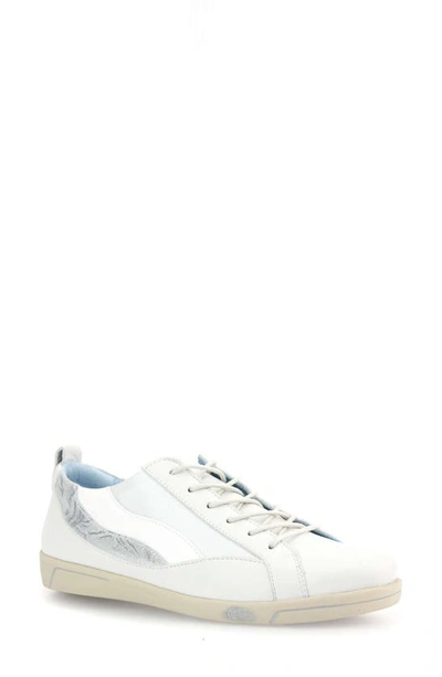 Cloud Agnes Sneaker In Off White Leather
