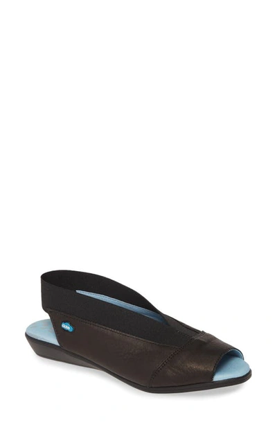 Cloud Caliber Slingback Sandal In Black Leather