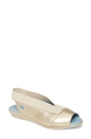 Cloud Caliber Slingback Sandal In Gold Leather