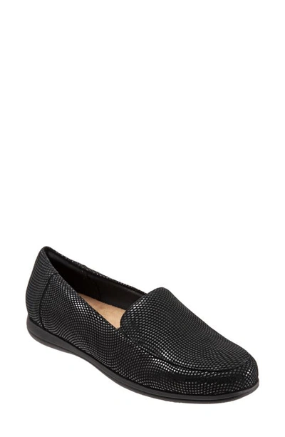 Trotters Deanna Flat In Black Mini Dot Leather