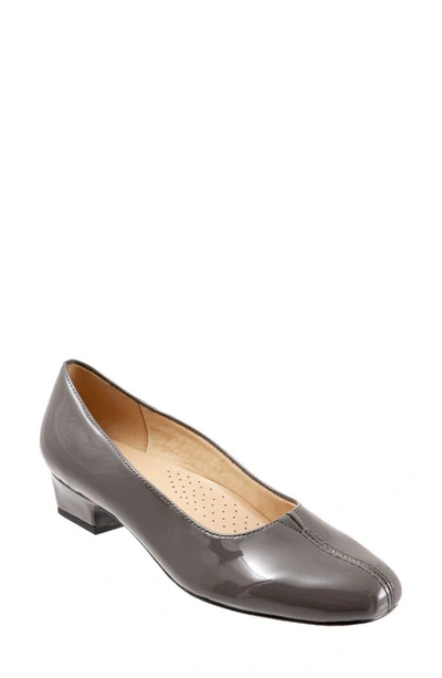 Trotters Doris Pump In Grey Patent Leather