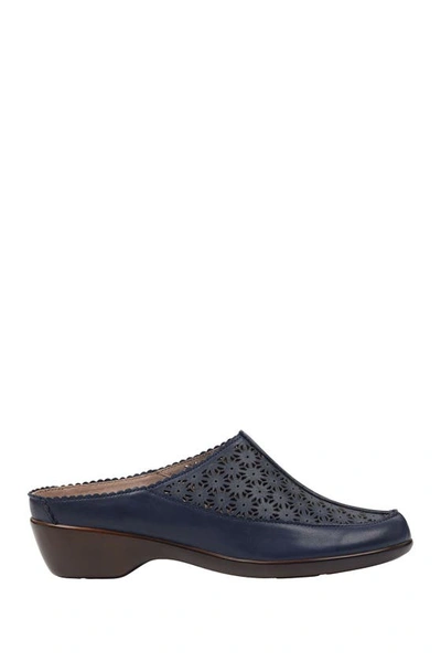 Easy Spirit Dusk Mule Clog In Dark Blue