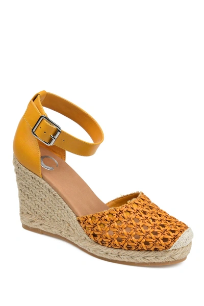 Journee Collection Sierra Womens Comfort Insole Macrame Wedge Sandals In Mustard