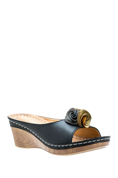 Gc Shoes Sydney Floral Platform Wedge Sandal In Black