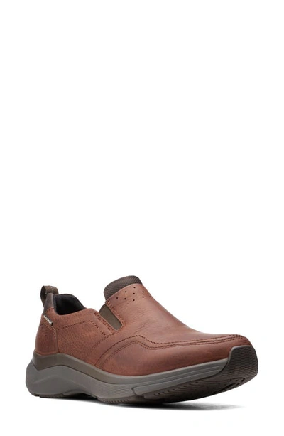 Clarksr Wave 2.0 Waterproof Slip-on Sneaker In Brown Oily Tumbled Leather