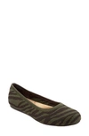 Softwalkr Sonora Flat In Olive/ Brown Tiger Print