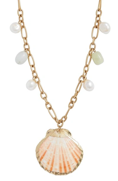 Knotty Shells Pendant Necklace In Gold