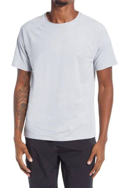 Alo Yoga Slim Fit Idol Performance Tee In Titanium