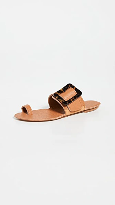 Definery Loop Toe-ring Leather Flat Sandals In Camel