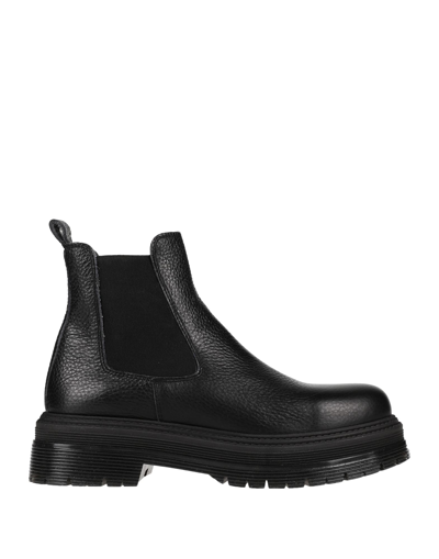 Jonak Ankle Boots In Black