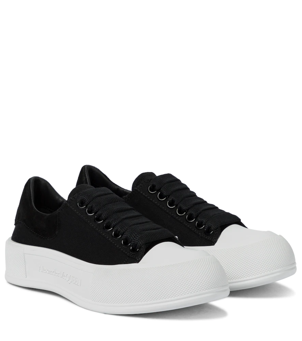 alexander mcqueen trainers black and white