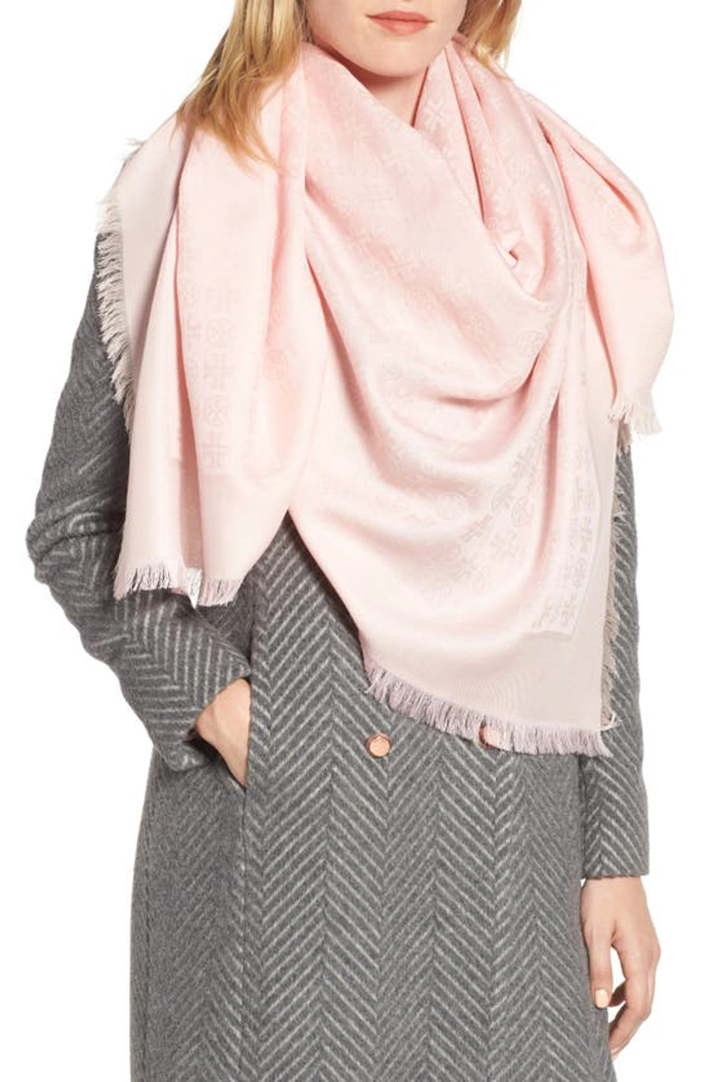 ★シンプルで人気★TORY BURCH LOGO JACQUARD TRAVELER SCARF Jacquard Traveler Scarf: Women's Designer Scarves | Tory Burch