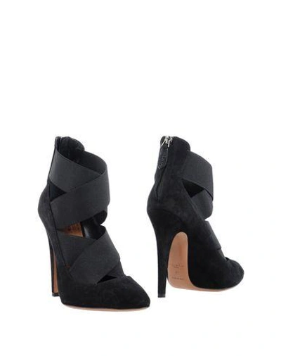 Alaïa Ankle Boot In Black