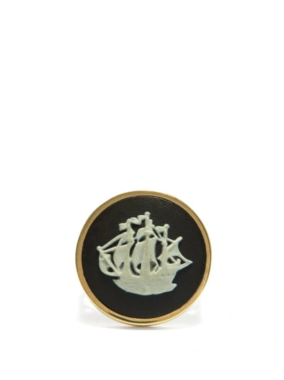 Ferian Galleon Wedgwood Cameo & 9kt Gold Signet Ring In Black White