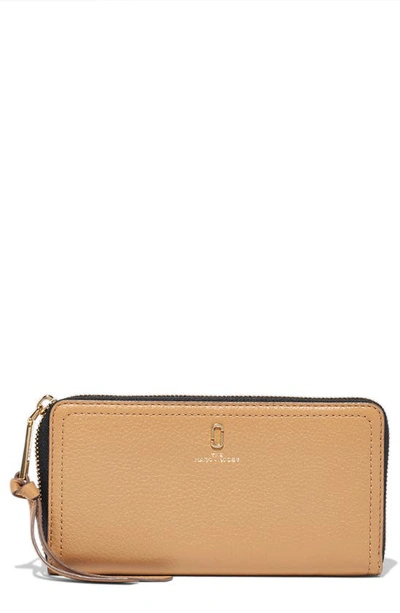 The Marc Jacobs Standard Leather Continental Wallet In Dirty Chai