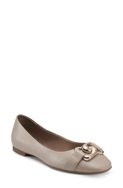 Aerosoles Candice Chain Flat In Nude Leather