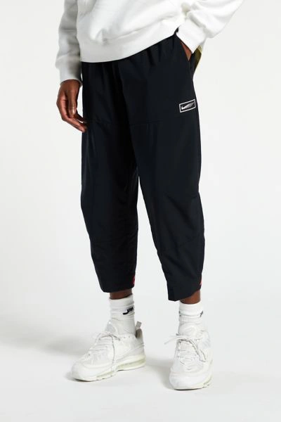 Nike Cropped Training Pant In Black