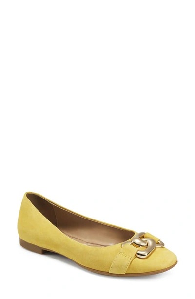 Aerosoles Candice Chain Flat In Yellow Suede