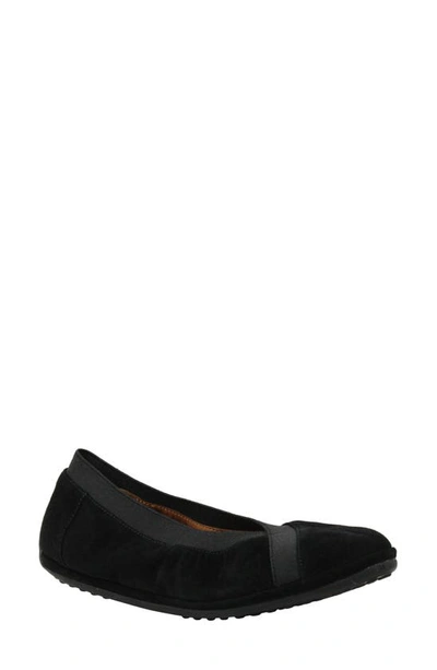 L'amour Des Pieds Yerusha Flat In Black Suede