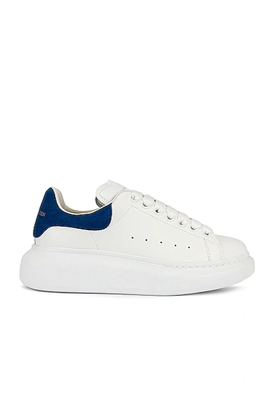 Alexander Mcqueen Leather Platform Sneakers In White/navy