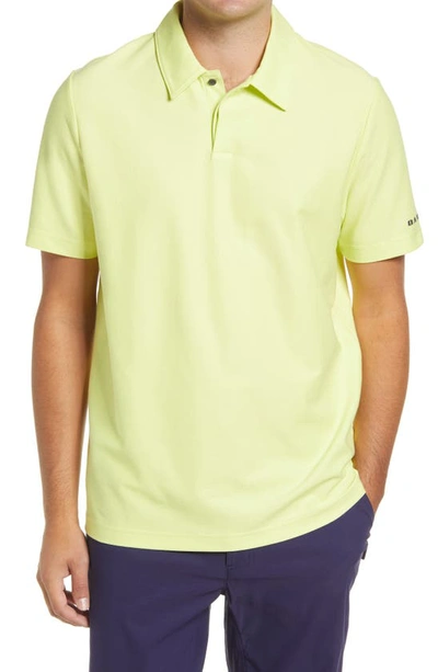 Oakley Club House Regular Fit Short Sleeve Performance Polo In Lime