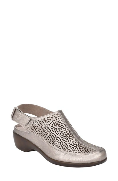 Easy Spirit Dawn Slingback Clog In Latte Leather