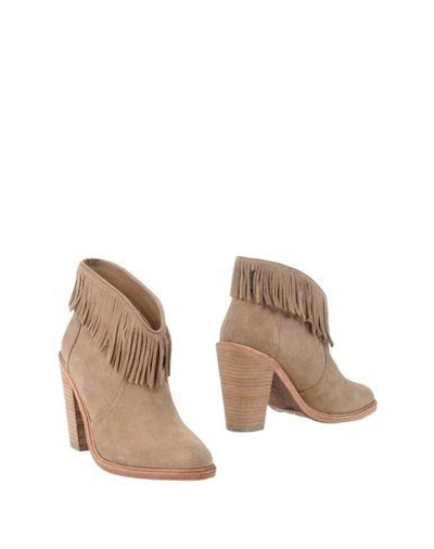 Joie Ankle Boot In Khaki