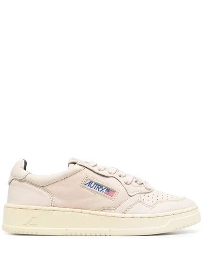 Autry Medalist Low-top Panelled Trainers In Beige