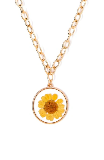 Tess + Tricia Large Daisy Pendant Necklace In Yellow/gold