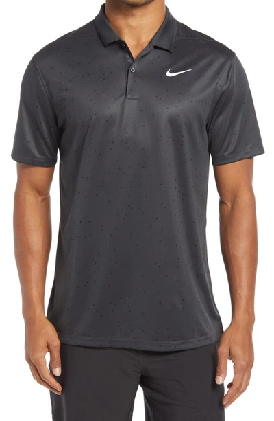 Nike Men's Victory Dri-fit Triangle-print Golf Polo Shirt In Dark Smoke Grey/ White