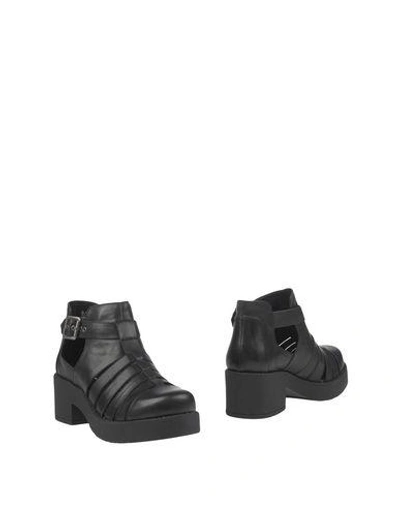 Windsor Smith Ankle Boot In Black