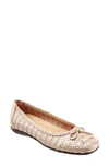 Trotters Women's Gillian Flat Shoe Women's Shoes In Ivory Metallic