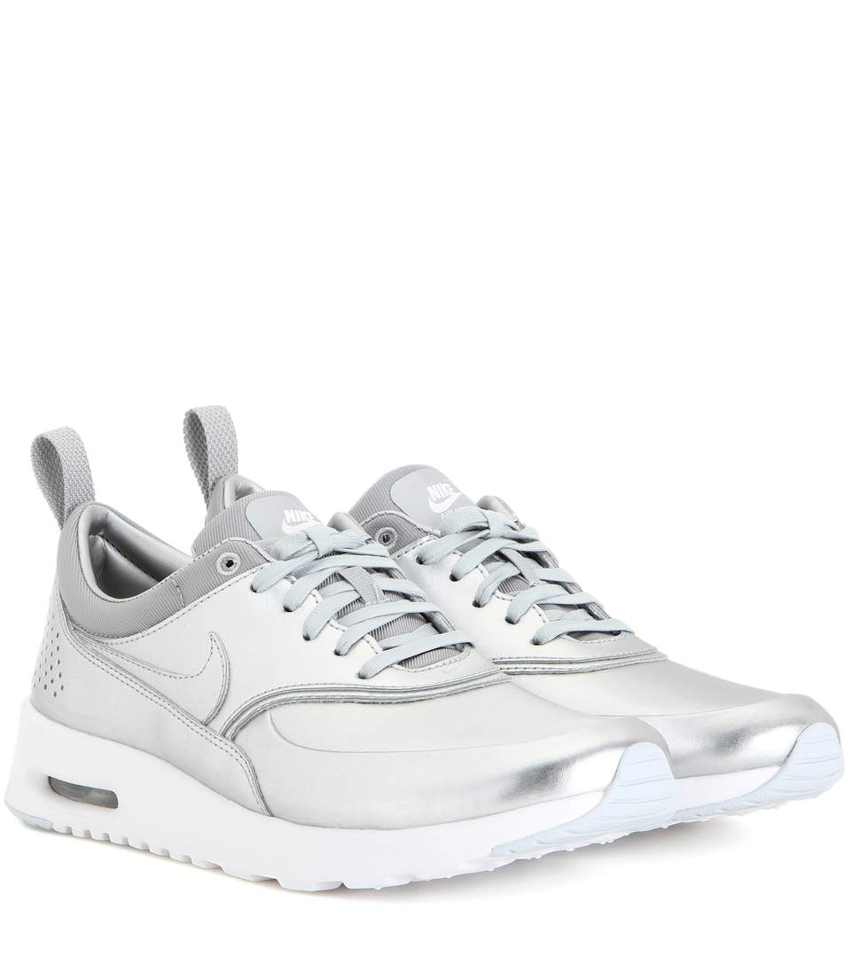 nike silver sneakers womens