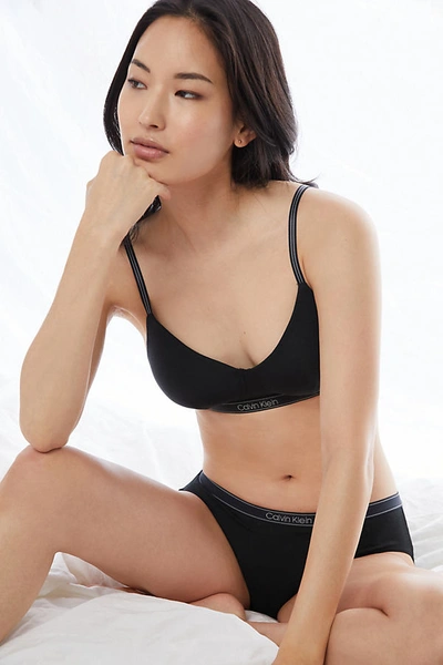 Calvin Klein Pure Ribbed Lightly Lined Bralette In Black
