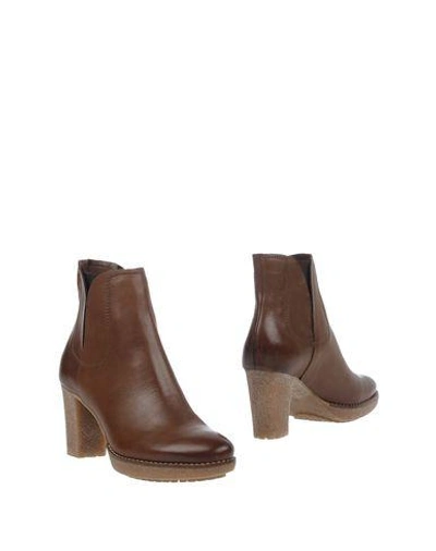 Manas Ankle Boots In Brown