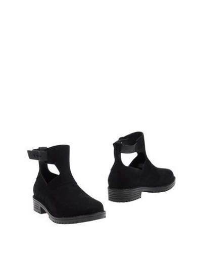 Melissa Ankle Boots In Black