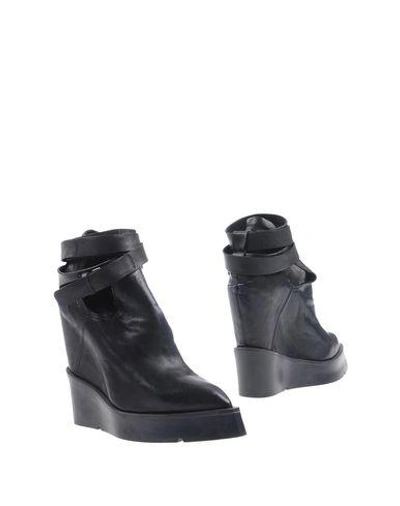 Cinzia Araia Ankle Boots In Black