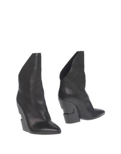 Cinzia Araia Ankle Boots In Black