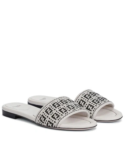 Fendi Two-tone Interwoven Flat Sandals In White,black