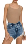 Good American Ribbed Scoop Neck Bodysuit In Taupe001